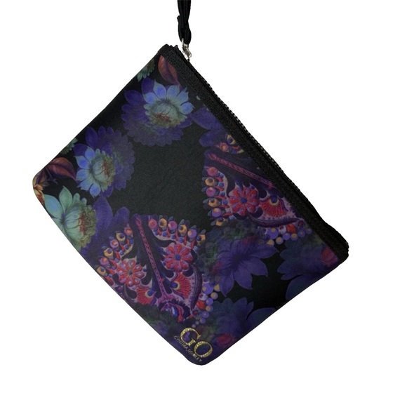 Cynthia Rowley Handbags - Cynthia Rowley GO Clutch Pouch Wristlet Black Floral Neoprene Zip Close 7 x 9